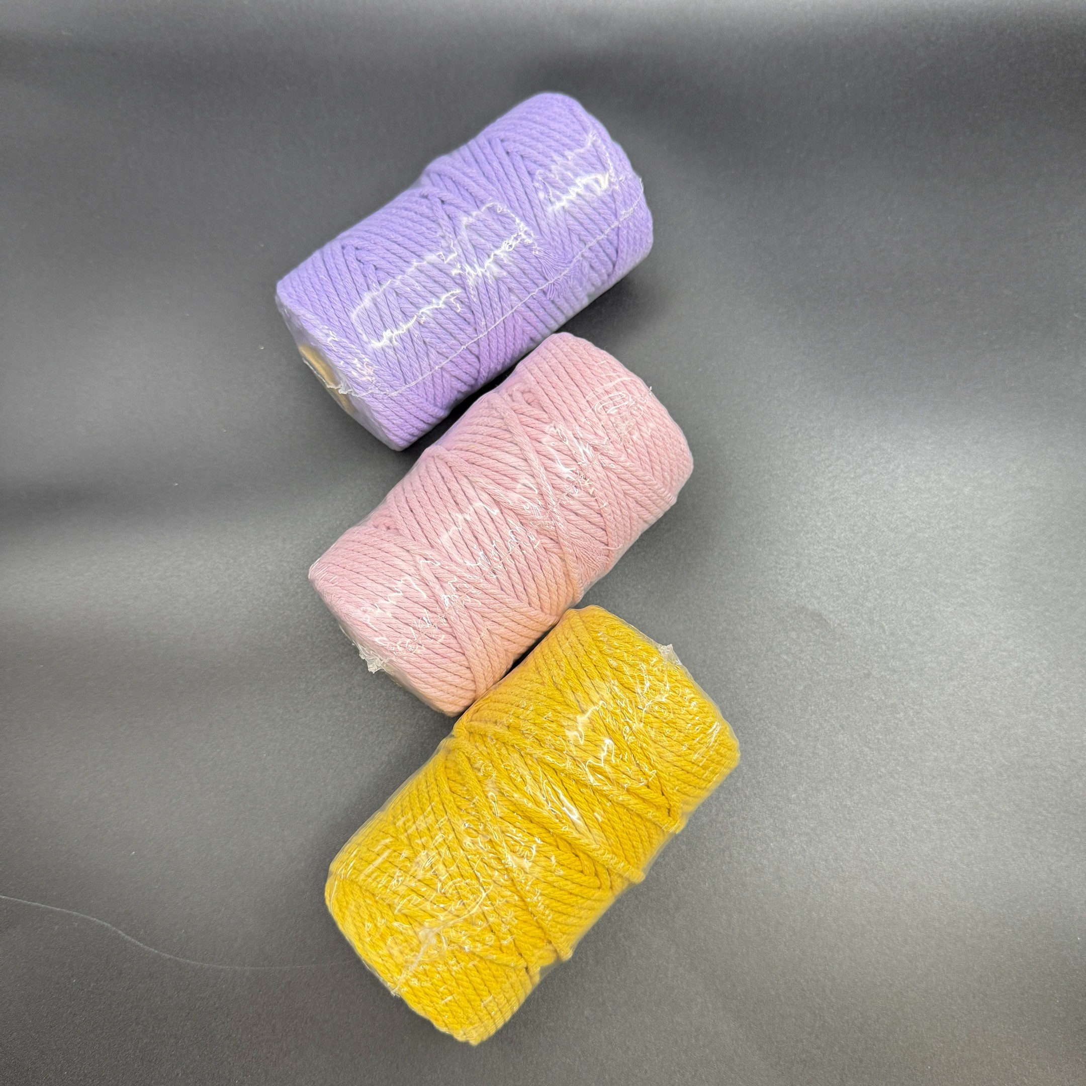 3 bundles of DIY handmade colorful packaging threads, with multiple colors available. Made of high-quality and durable materials, they won't fade or break, and can easily help you create personalized handmade works and exquisite gift packaging.