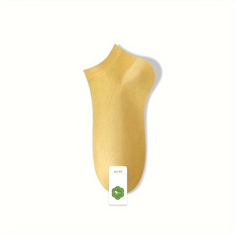 The black stylish and lightweight passport wallet is a practical accessory that combines fashion and portability, which is convenient for storing passports and other important items.