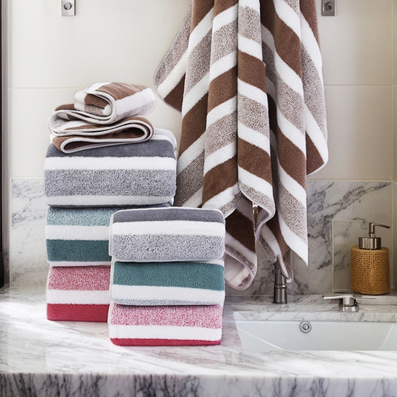 The striped towel has a simple and fashionable striped pattern and excellent water absorption, giving you a dry experience every time. 
