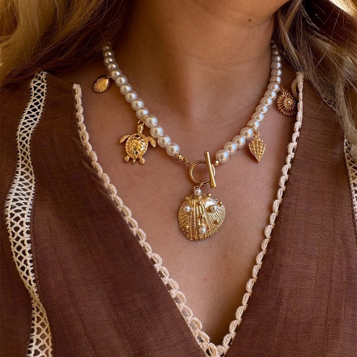A Bohemian style fake seaside marine creature women's imitation pearl necklace luxurious and versatile